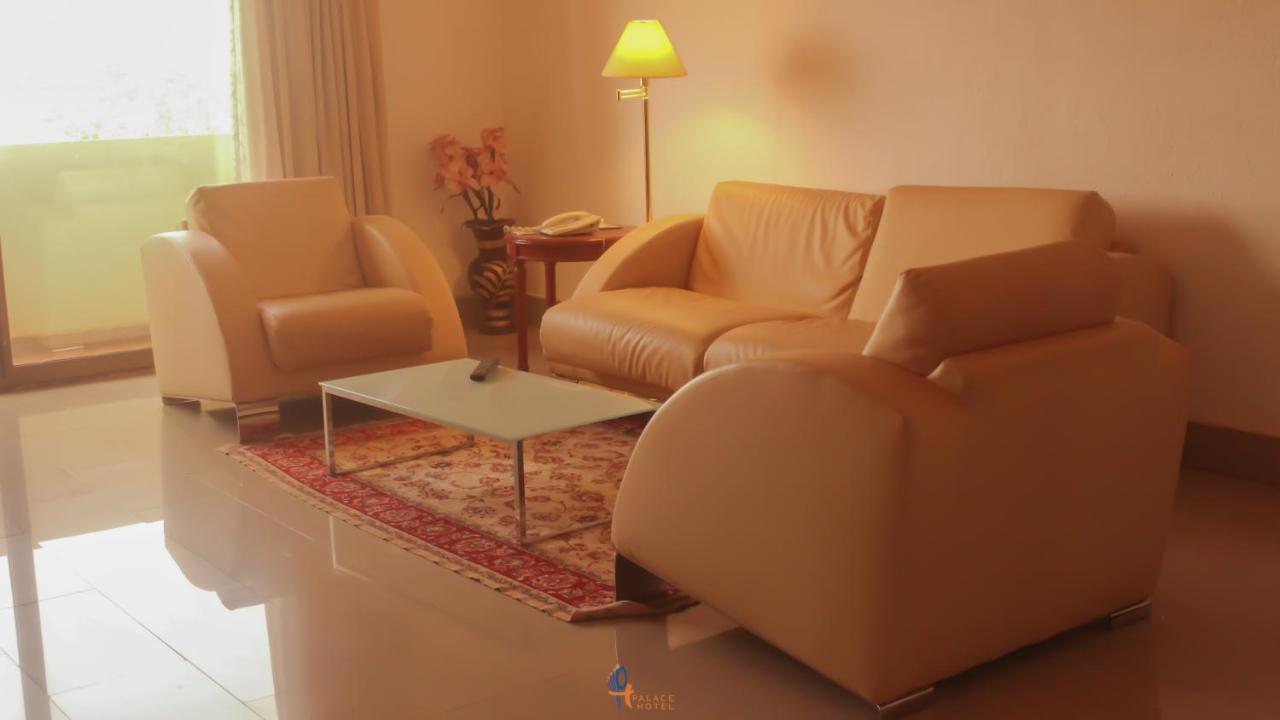 אואגדוגו Palace Hotel מראה חיצוני תמונה