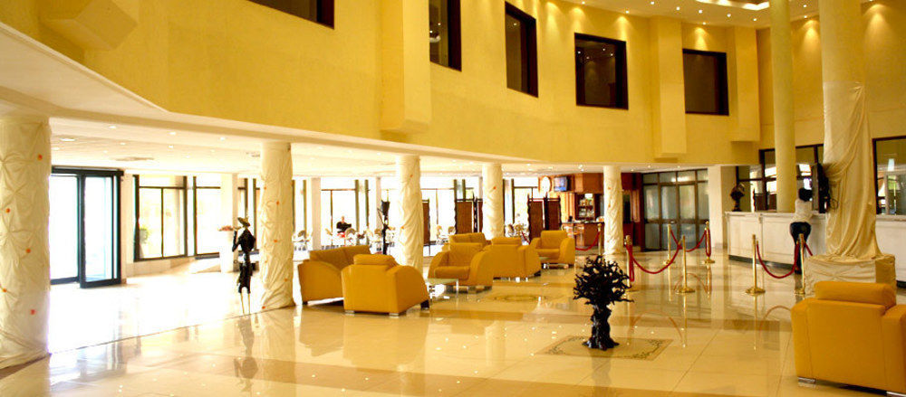 אואגדוגו Palace Hotel מראה חיצוני תמונה