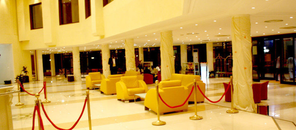 אואגדוגו Palace Hotel מראה חיצוני תמונה