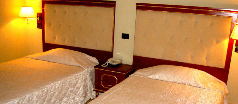 אואגדוגו Palace Hotel מראה חיצוני תמונה