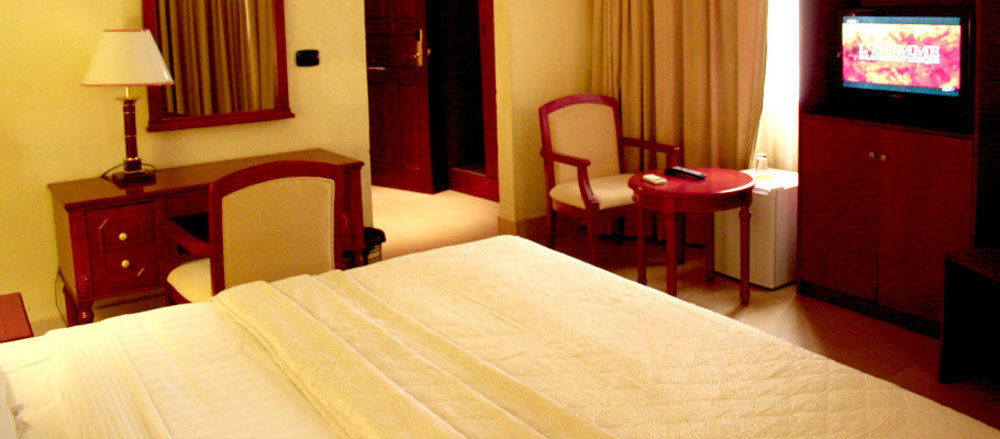 אואגדוגו Palace Hotel מראה חיצוני תמונה