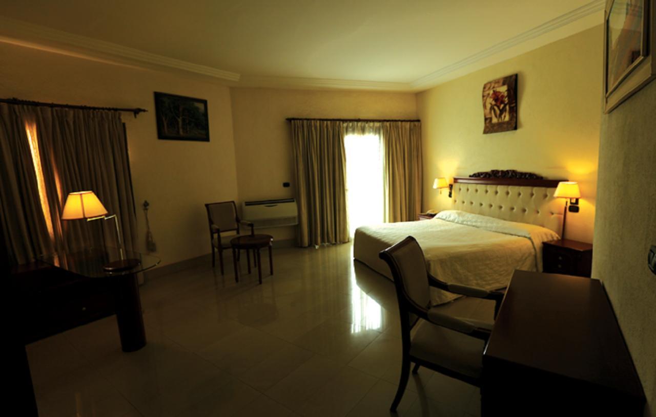 אואגדוגו Palace Hotel מראה חיצוני תמונה