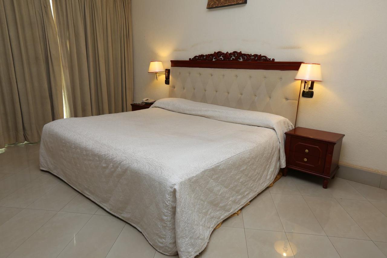 אואגדוגו Palace Hotel מראה חיצוני תמונה