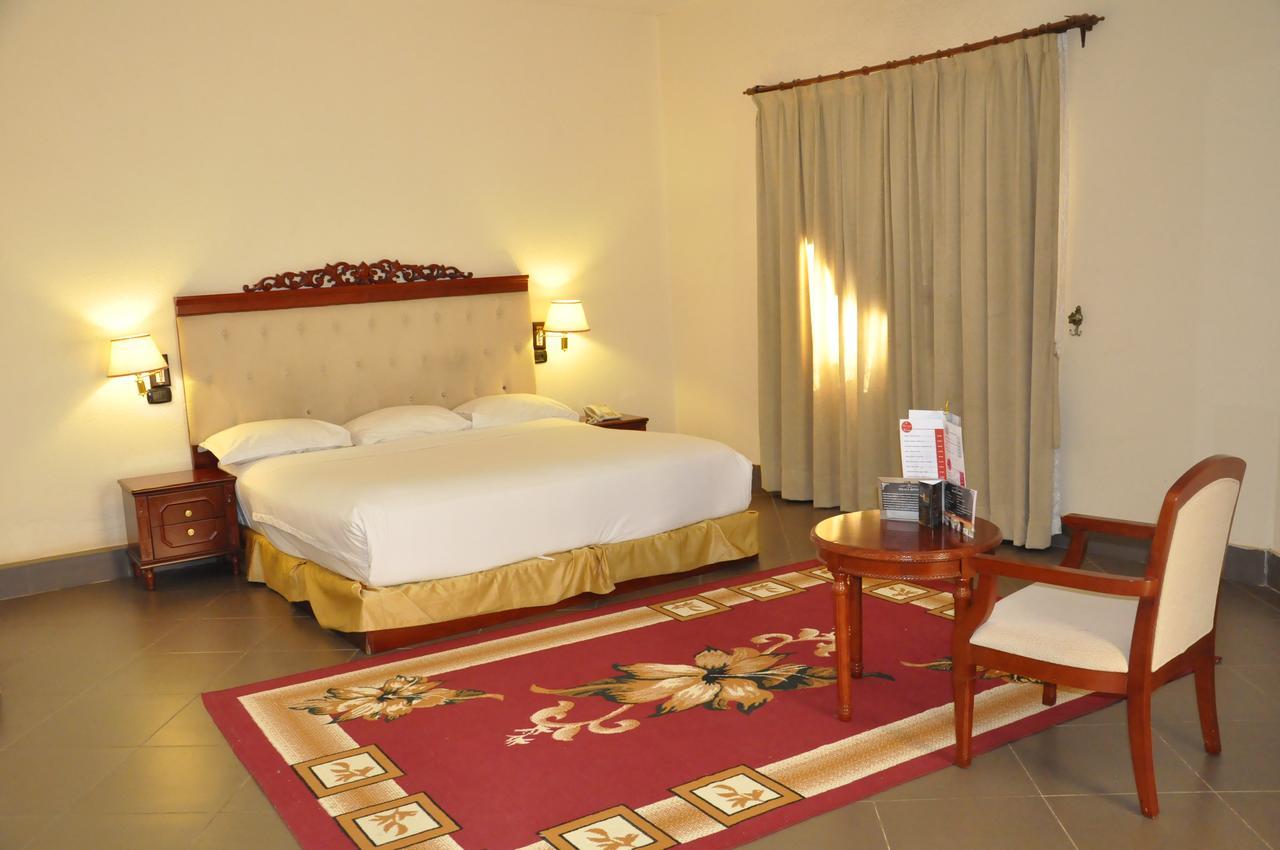 אואגדוגו Palace Hotel מראה חיצוני תמונה