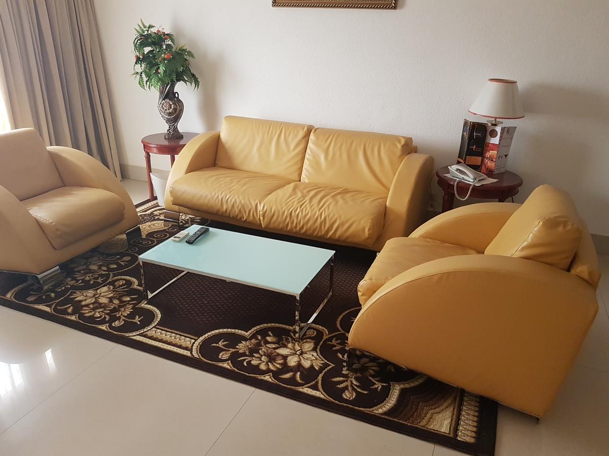 אואגדוגו Palace Hotel מראה חיצוני תמונה