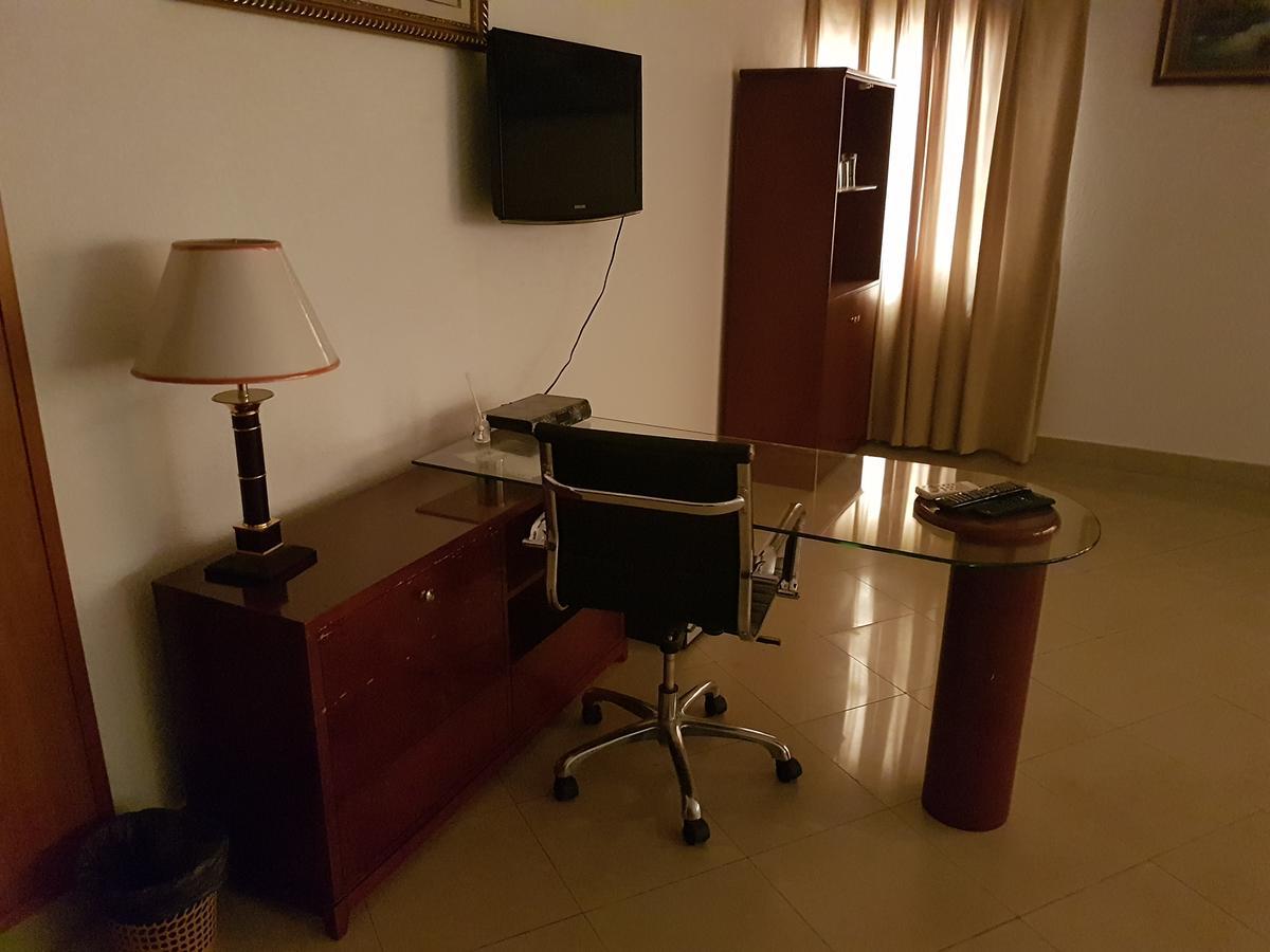 אואגדוגו Palace Hotel מראה חיצוני תמונה
