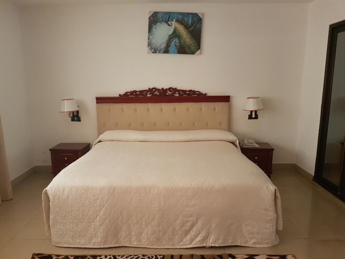 אואגדוגו Palace Hotel מראה חיצוני תמונה