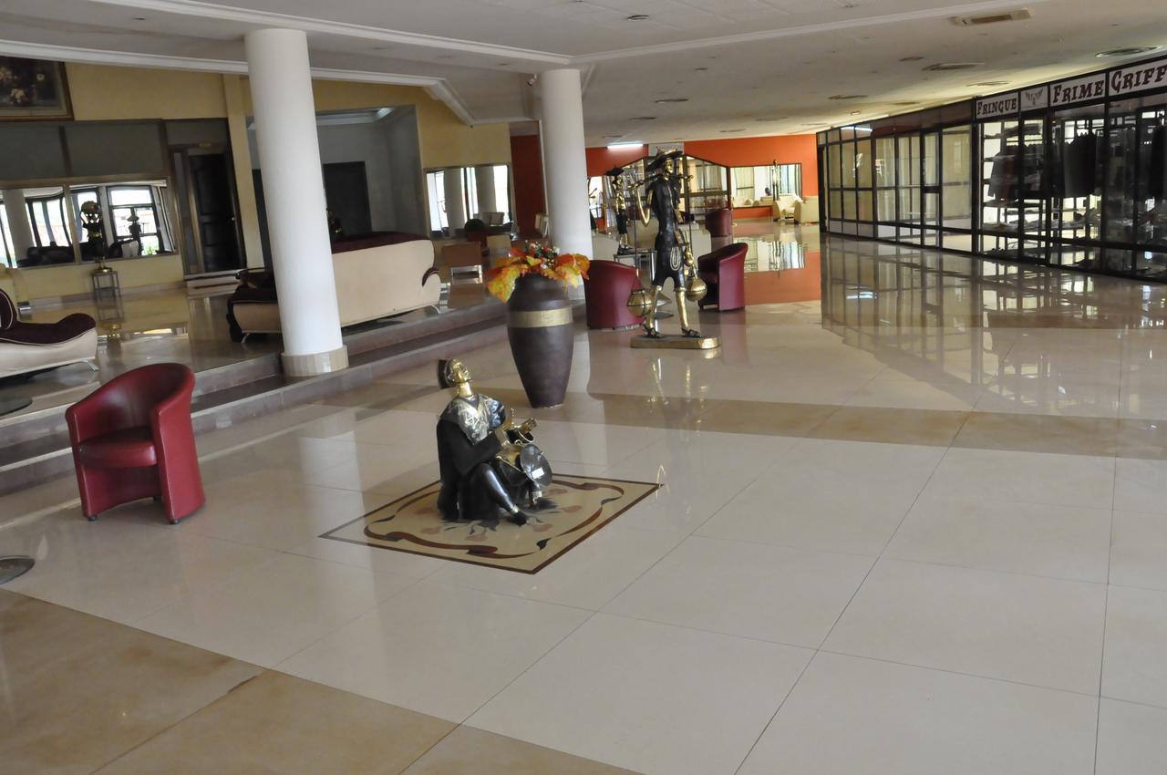 אואגדוגו Palace Hotel מראה חיצוני תמונה