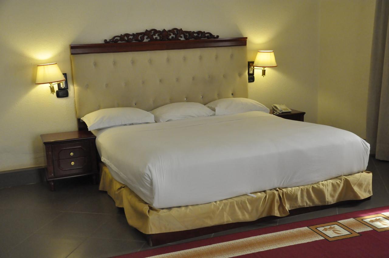 אואגדוגו Palace Hotel מראה חיצוני תמונה