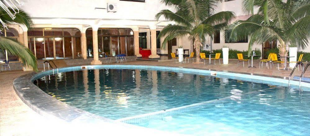 אואגדוגו Palace Hotel מראה חיצוני תמונה